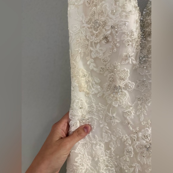 NWT Stella York 5922 Beaded Lace Ivory Backless Wedding Dress, size 4 - Picture 9 of 11
